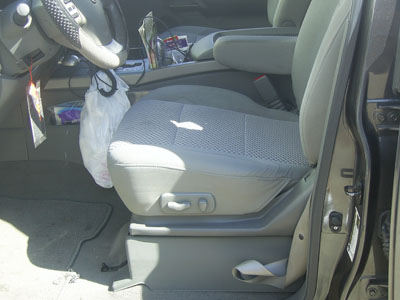 2006 Nissan armada seating